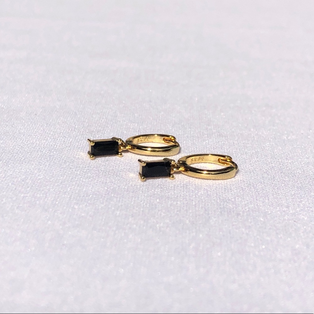 New! “Jasmine” Black/Gold Drop Earrings - Picture 4 of 5